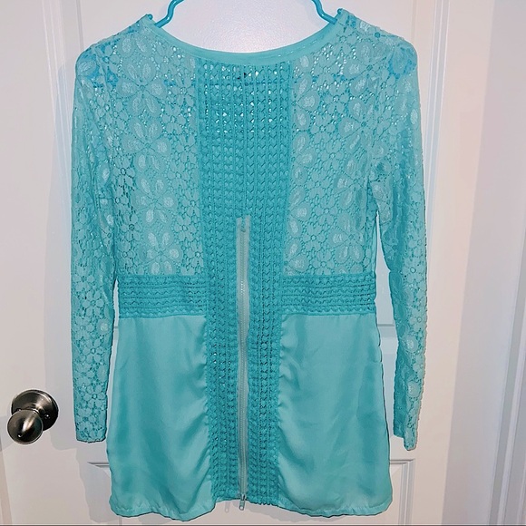 Long-sleeve Top (Like new) - Picture 4 of 4